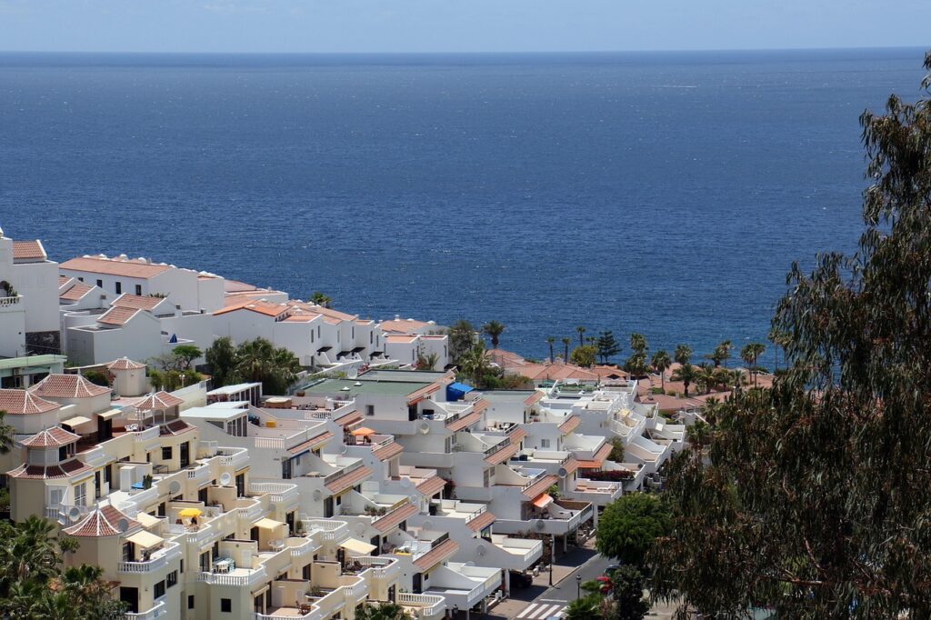 Canarias pierde turistas en marzo, pero mejora sus ingresos hoteleros