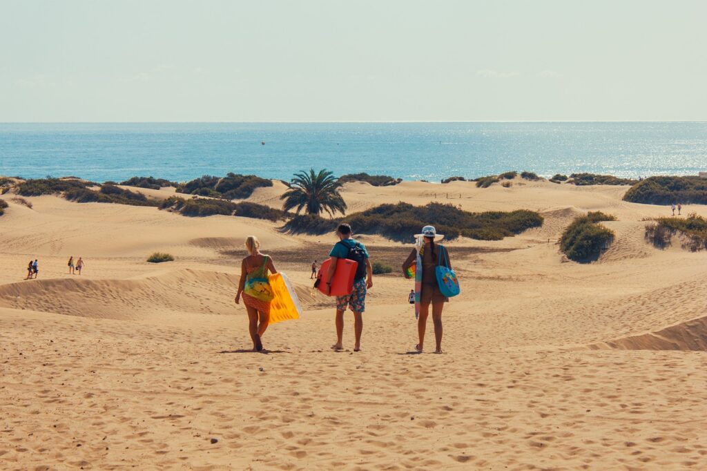 Canarias roza los 1,73 millones de turistas en marzo, con el Reino Unido como principal emisor